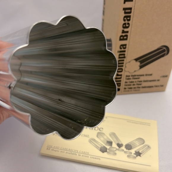 The Pampered Chef Antique Valtompia Bread Tube Flower NEW In Box - Picture 3 of 6